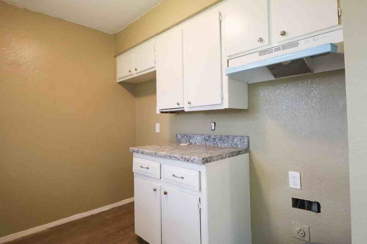 12539 E 20th Pl - Photo 7 of 18