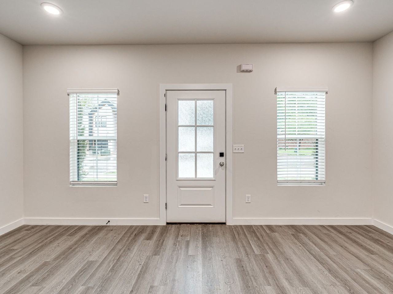 606 W 2nd St #110 - Photo 4 of 33