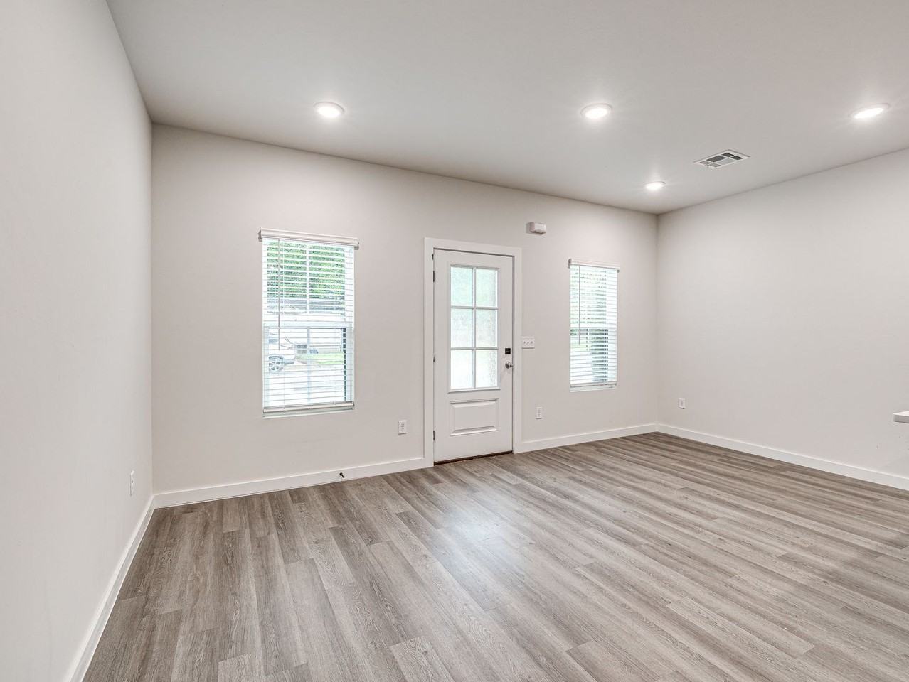 606 W 2nd St #110 - Photo 5 of 33