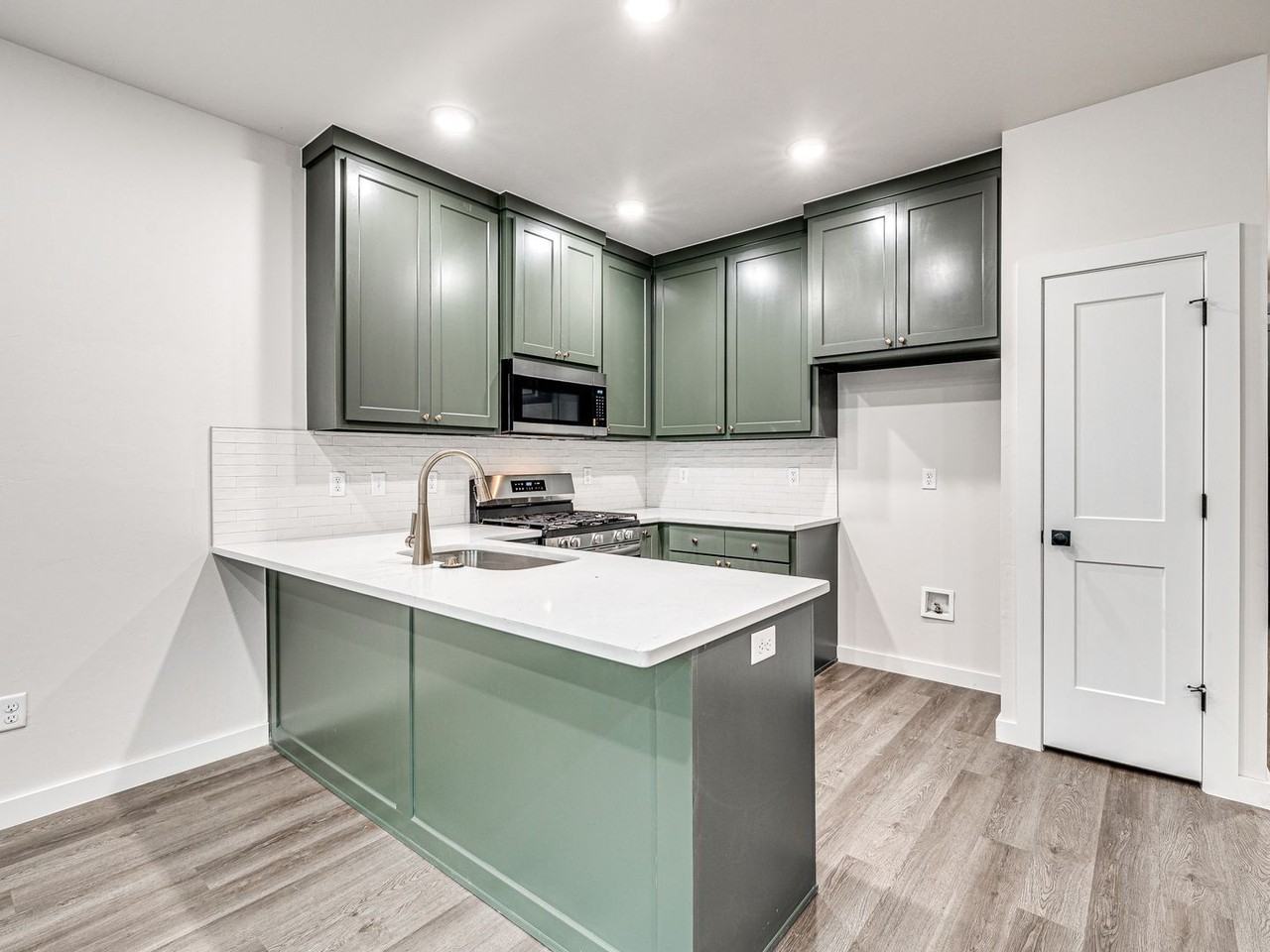 606 W 2nd St #110 - Photo 7 of 33