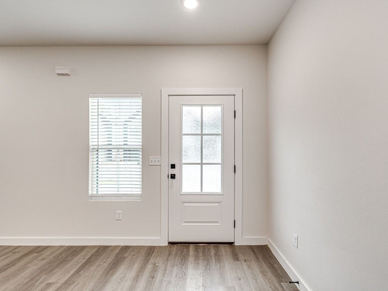 608 W 2nd St #110 - Photo 5 of 36