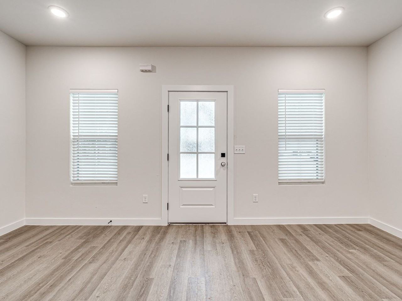 610 W 2nd St #110 - Photo 5 of 35