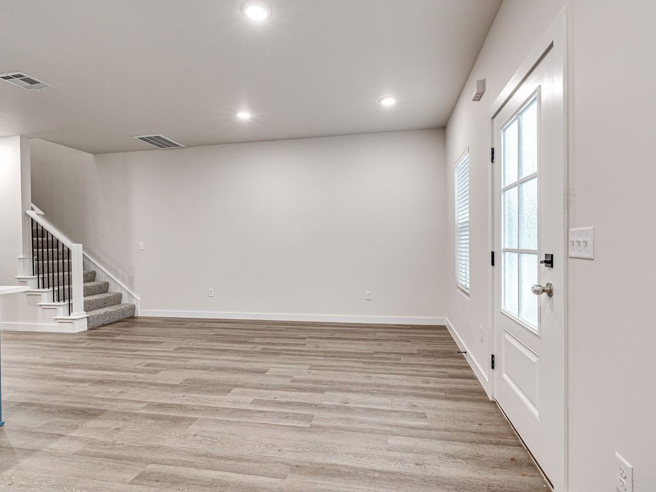 610 W 2nd St #110 - Photo 6 of 35