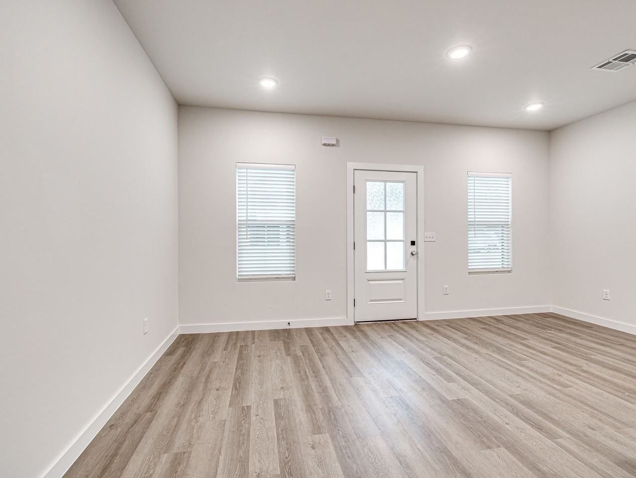 610 W 2nd St #110 - Photo 7 of 35