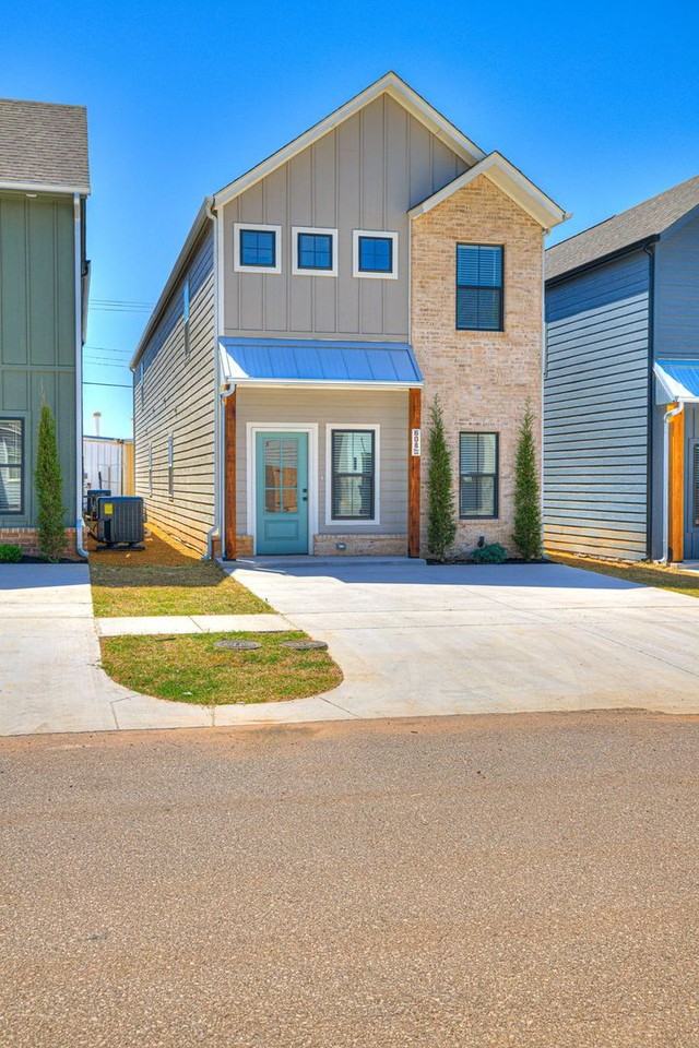 618 W 2nd St #100 - Photo 7 of 38
