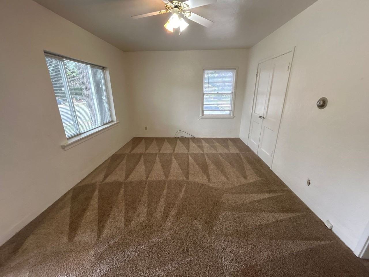 723 E College Dr - Photo 4 of 7