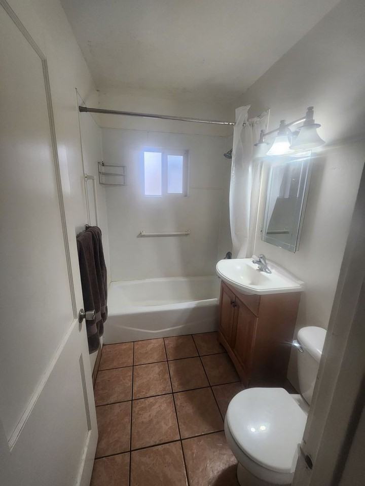 723 E College Dr - Photo 5 of 7