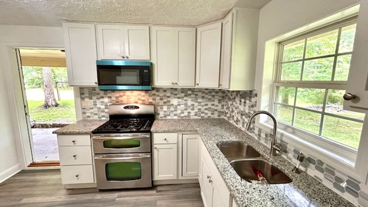 135 Haywood Valley Rd - Photo 3 of 12