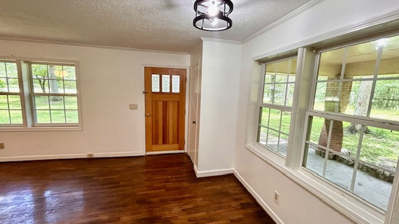 135 Haywood Valley Rd - Photo 7 of 12