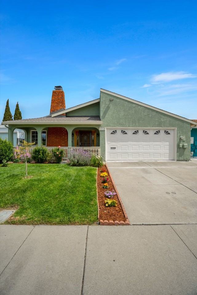 32980 Lake Mead Dr - Photo 2 of 38