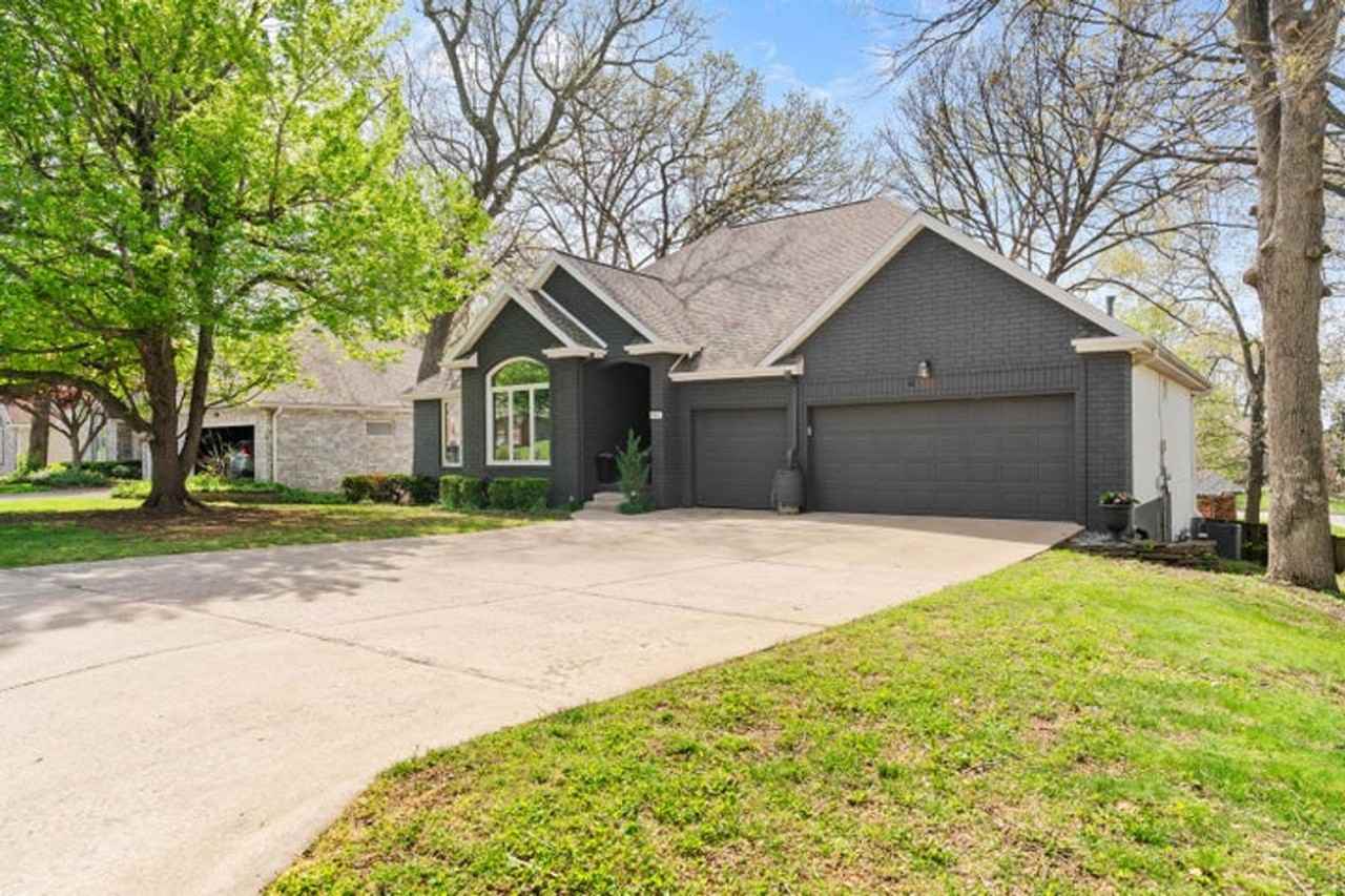 840 E Gaslight Dr - Photo 2 of 29