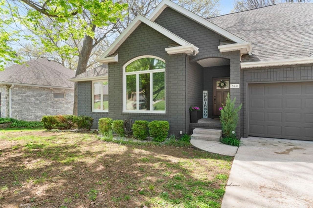 840 E Gaslight Dr - Photo 3 of 29