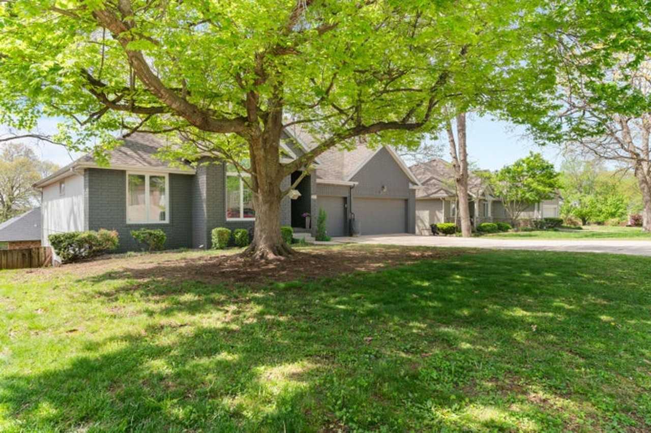 840 E Gaslight Dr - Photo 4 of 29