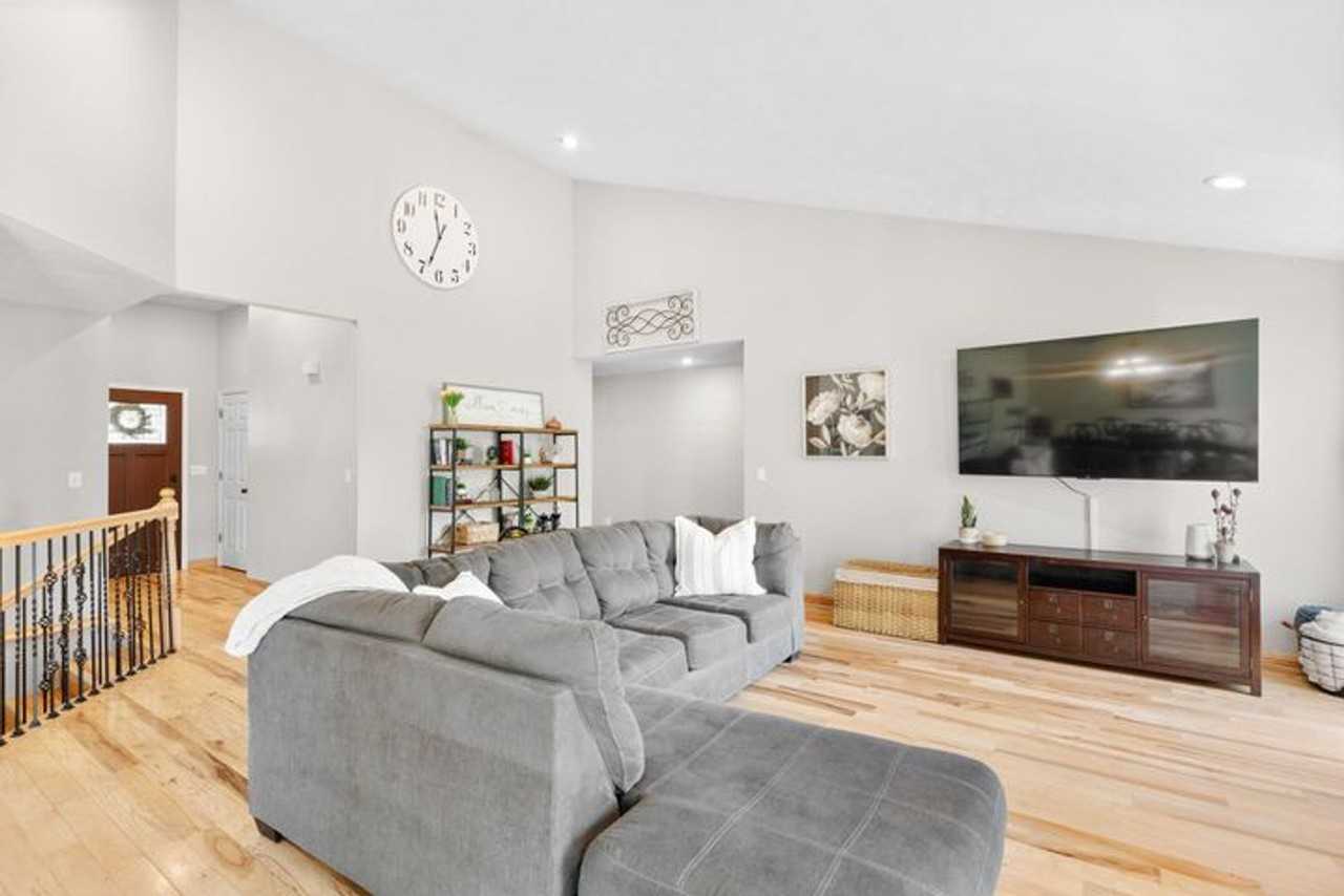 840 E Gaslight Dr - Photo 7 of 29