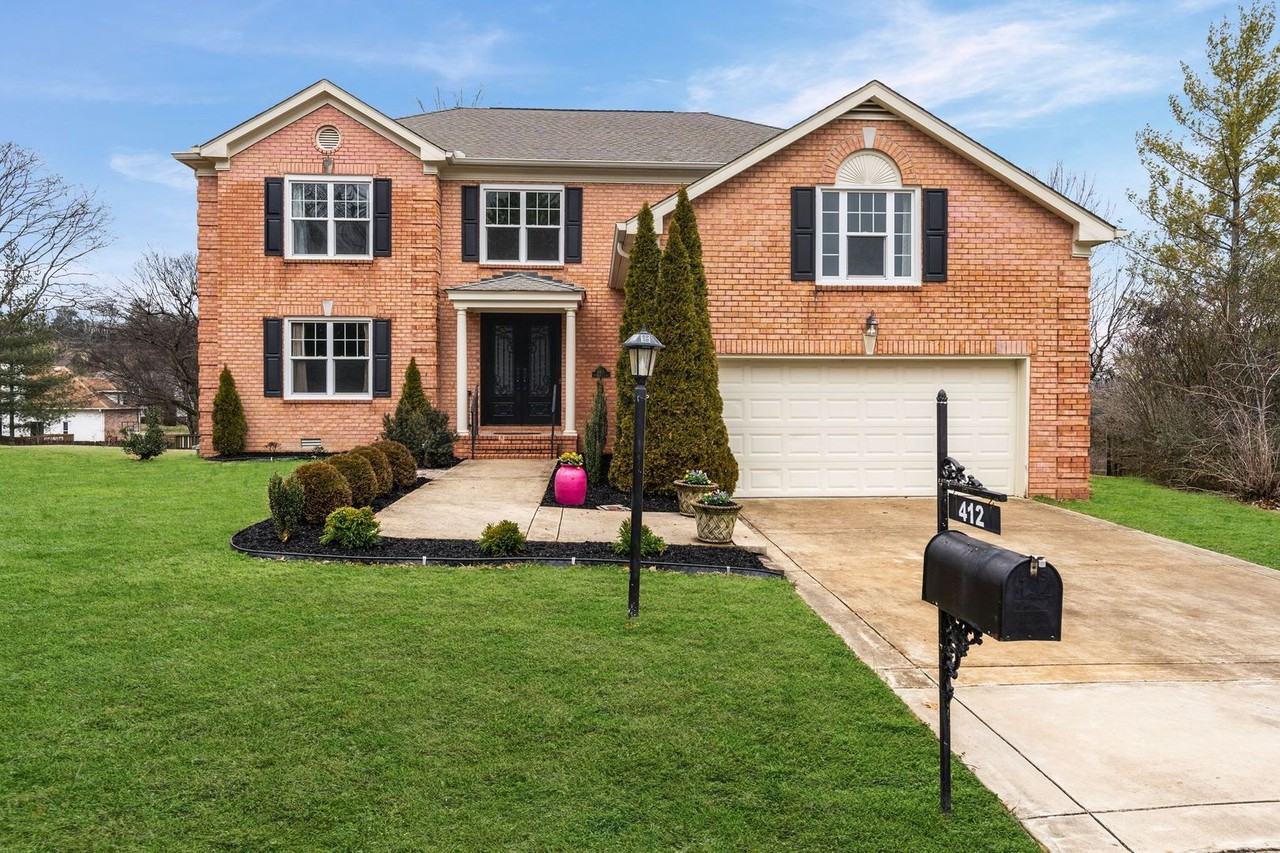 412 Northridge Ct - Photo 2 of 50