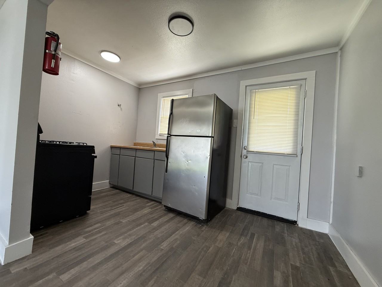 652 Riverside Dr #1 - Photo 3 of 7