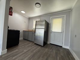 featured image of 652 Riverside Dr #1