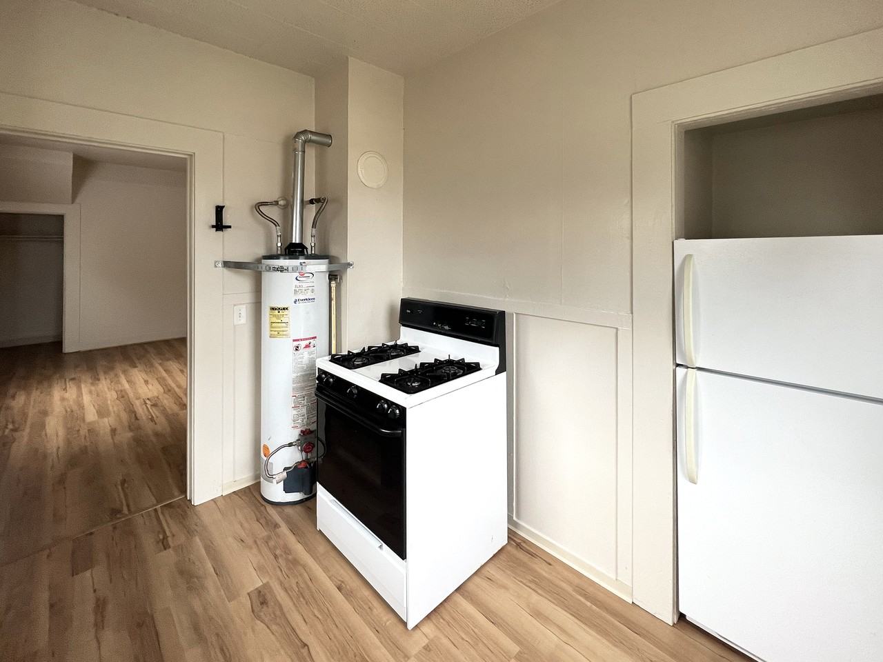 2543 Fairfield St #3 - Photo 6 of 9