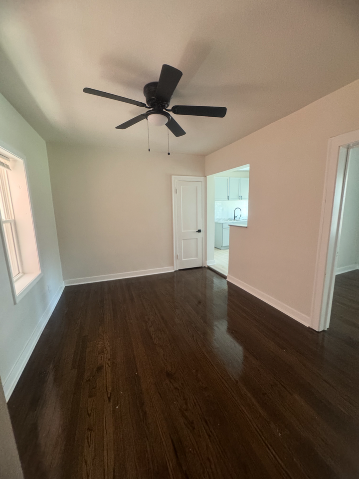 1116 119th St #8 - Photo 3 of 4