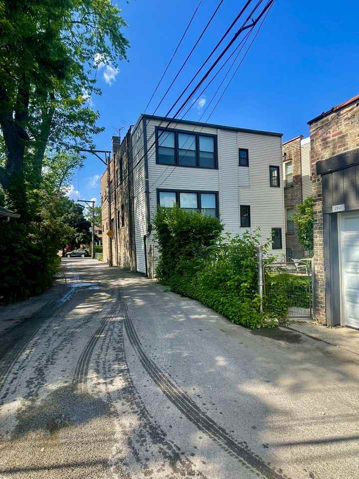 2711 W Sunnyside Ave #1 - Photo 3 of 34