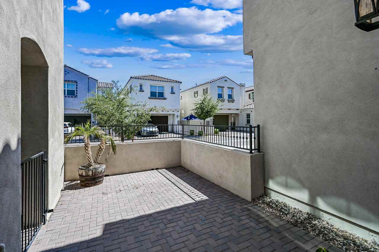 1534 East Shannon Street - Photo 2 of 37