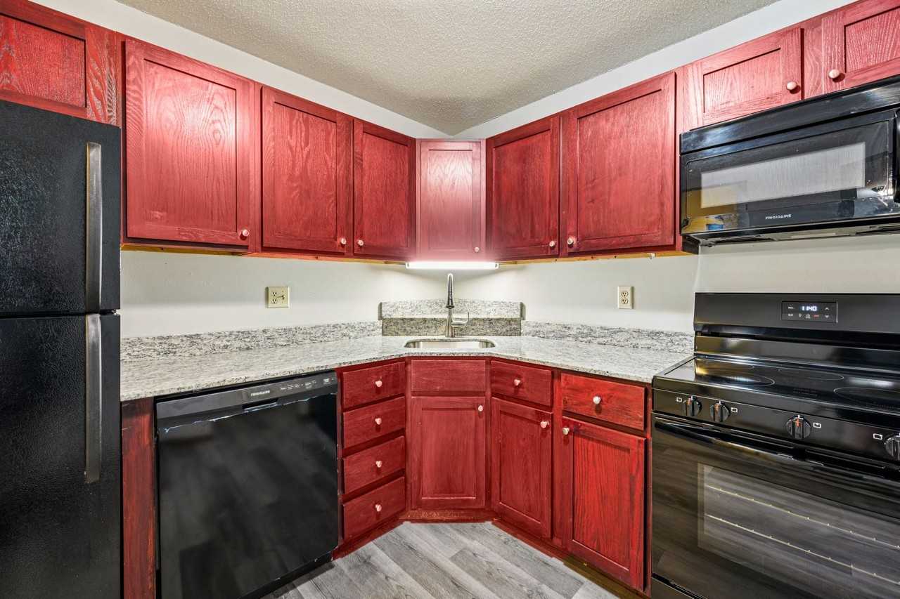 11100 Anderson Lakes Pkwy - Photo 2 of 37