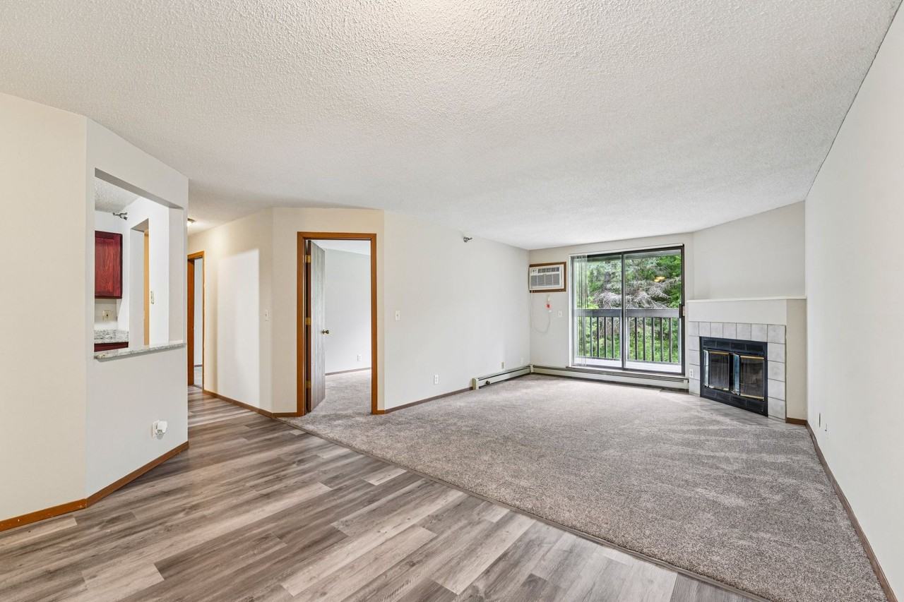 11100 Anderson Lakes Pkwy - Photo 3 of 37