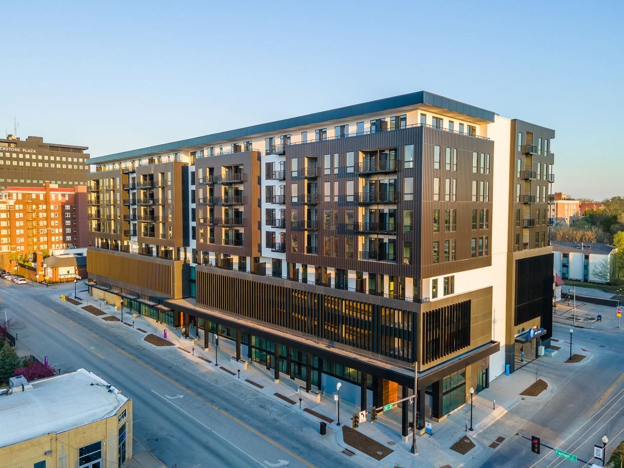 Thirty Seven West Farnam - Photo 5 of 50