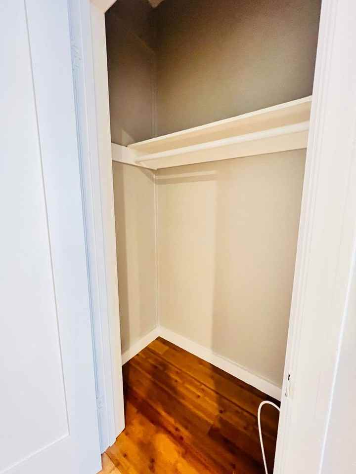 Val D' Kingsley LLC - Photo 6 of 18