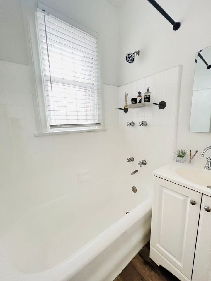 Val D' Kingsley LLC - Photo 7 of 18