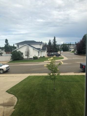 Beautiful 4 Bedroom House Located in Sylvan Lake! - Photo 2 of 14