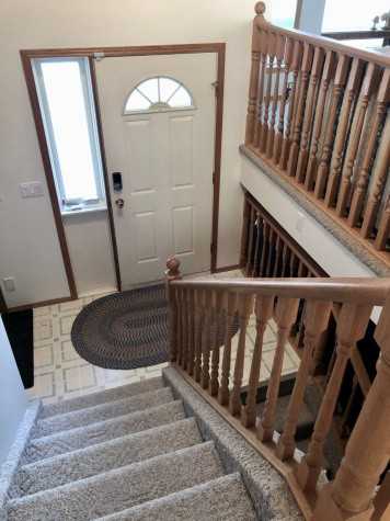 Beautiful 4 Bedroom House Located in Sylvan Lake! - Photo 3 of 14