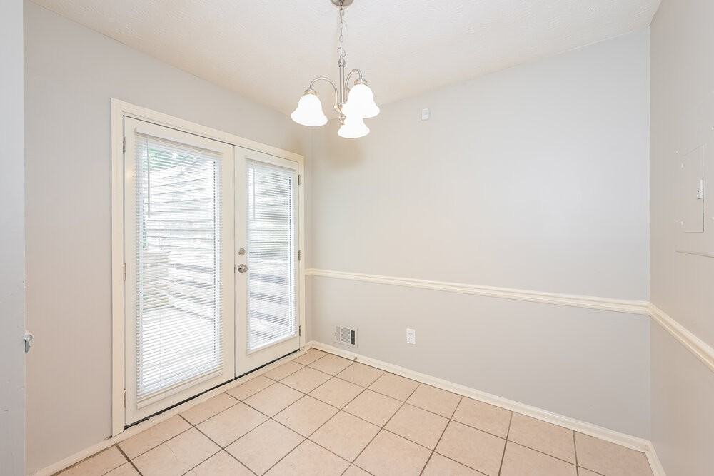 5353 Ridgemere Ct - Photo 6 of 17