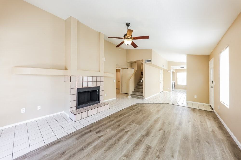 8015 W Laurel Ln - Photo 5 of 17