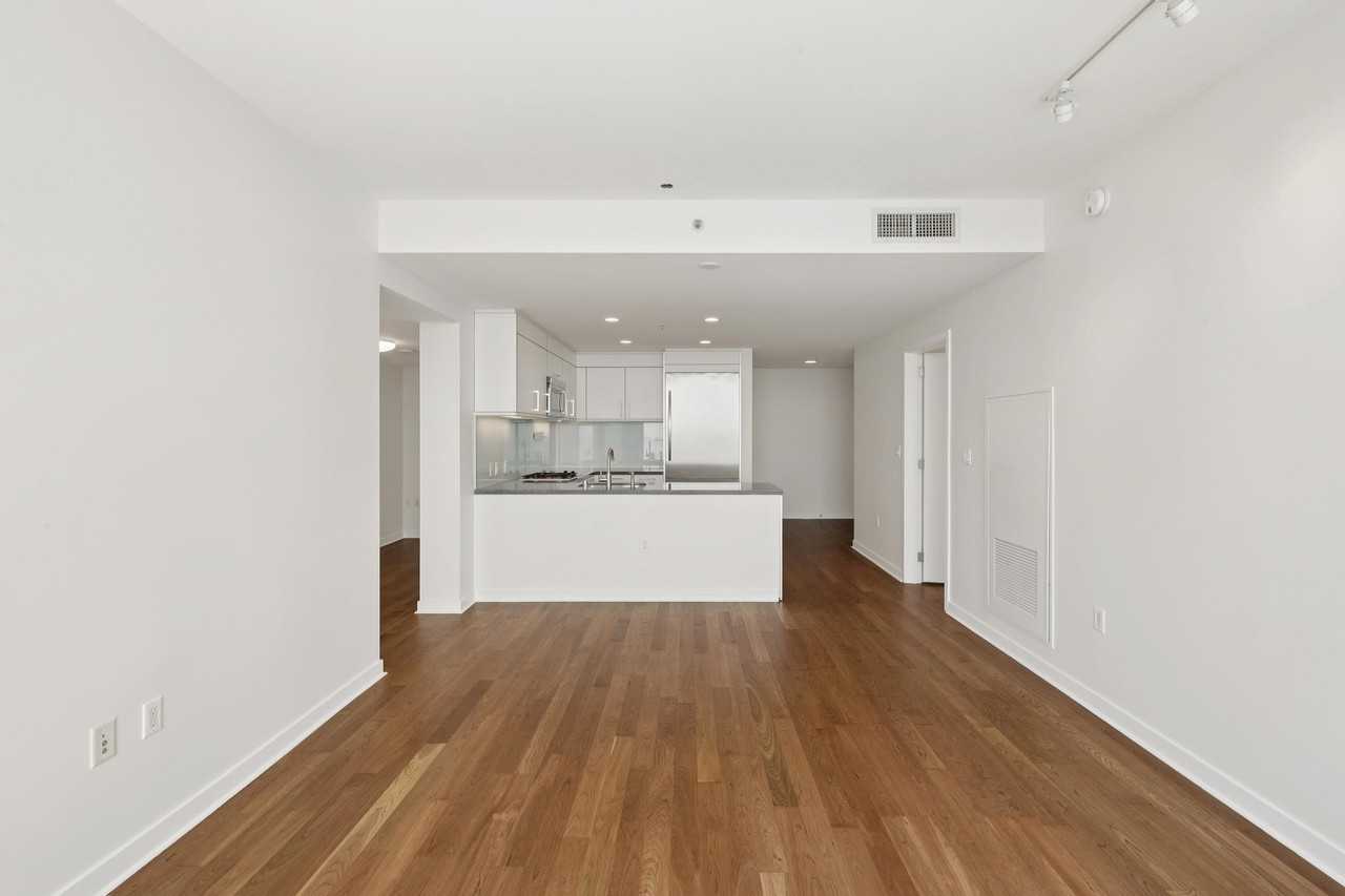 301 Main Street #25E - Photo 6 of 32