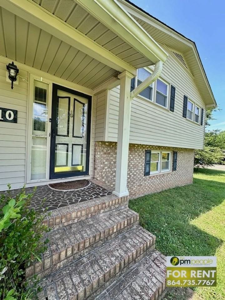 110 Kathryn Dr - Photo 3 of 47