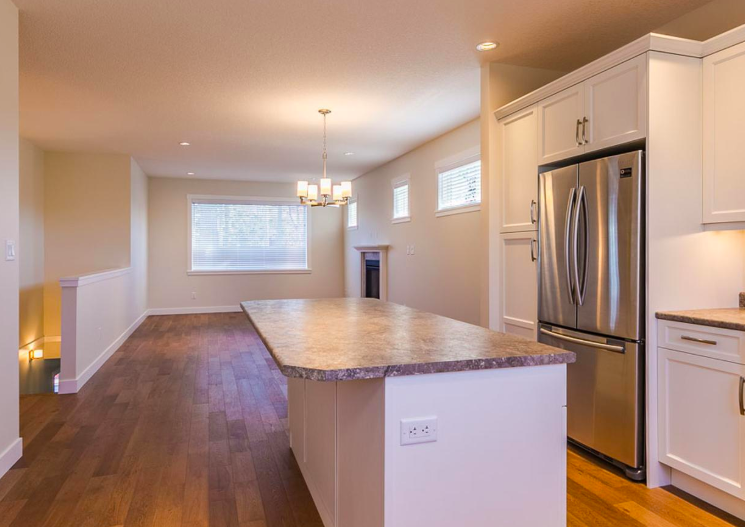 716 Victoria Rd Uppr - Photo 3 of 8