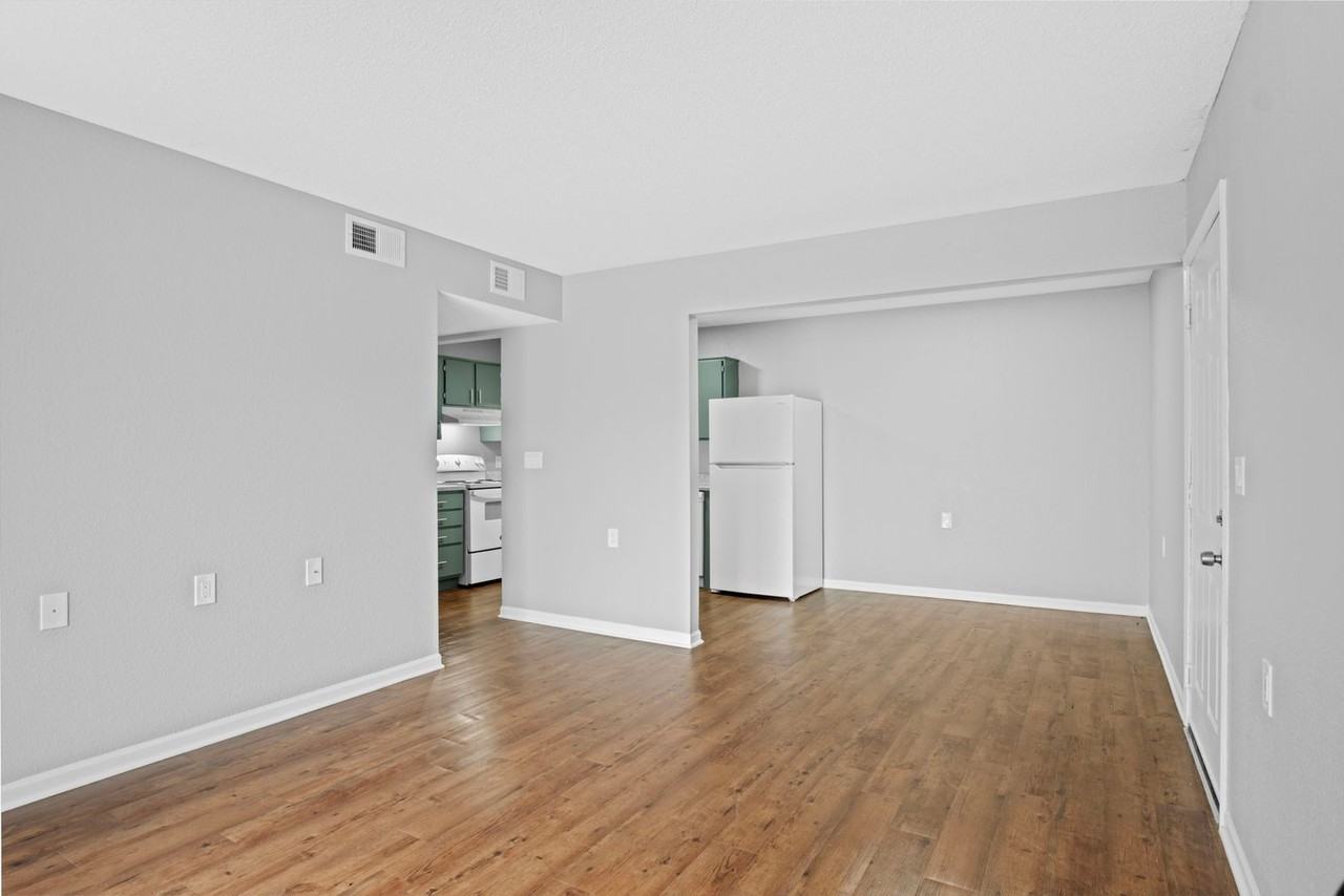 Callaway Villa Apartments - Photo 6 of 20