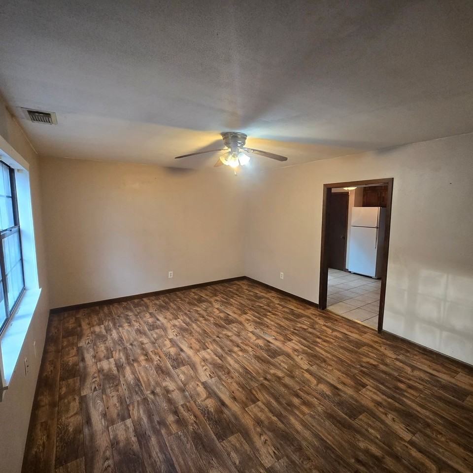 885 23rd St - Photo 2 of 15