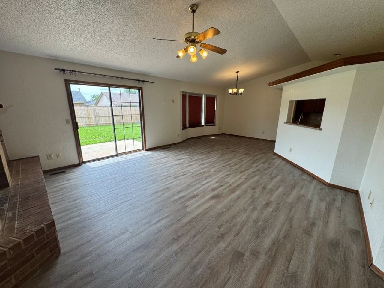 8401 Woodhue Dr - Photo 2 of 15