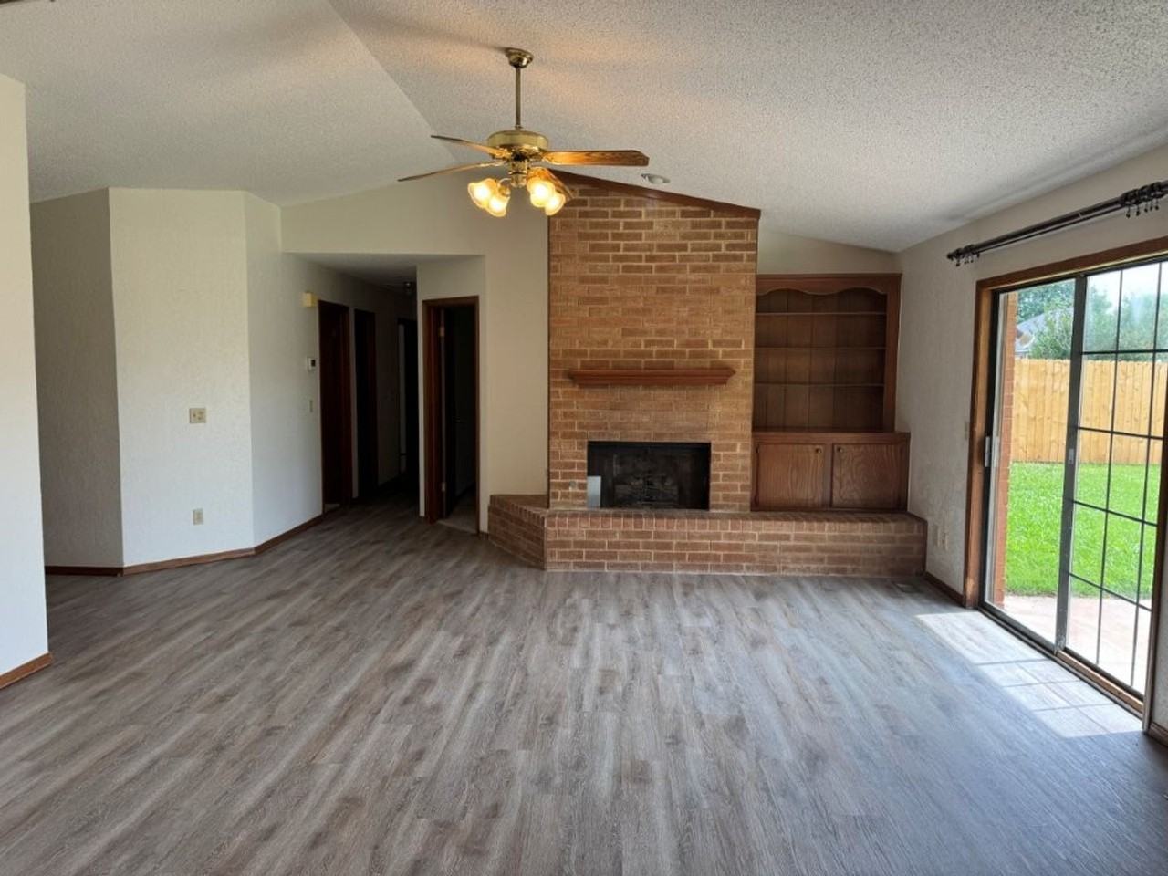 8401 Woodhue Dr - Photo 5 of 15