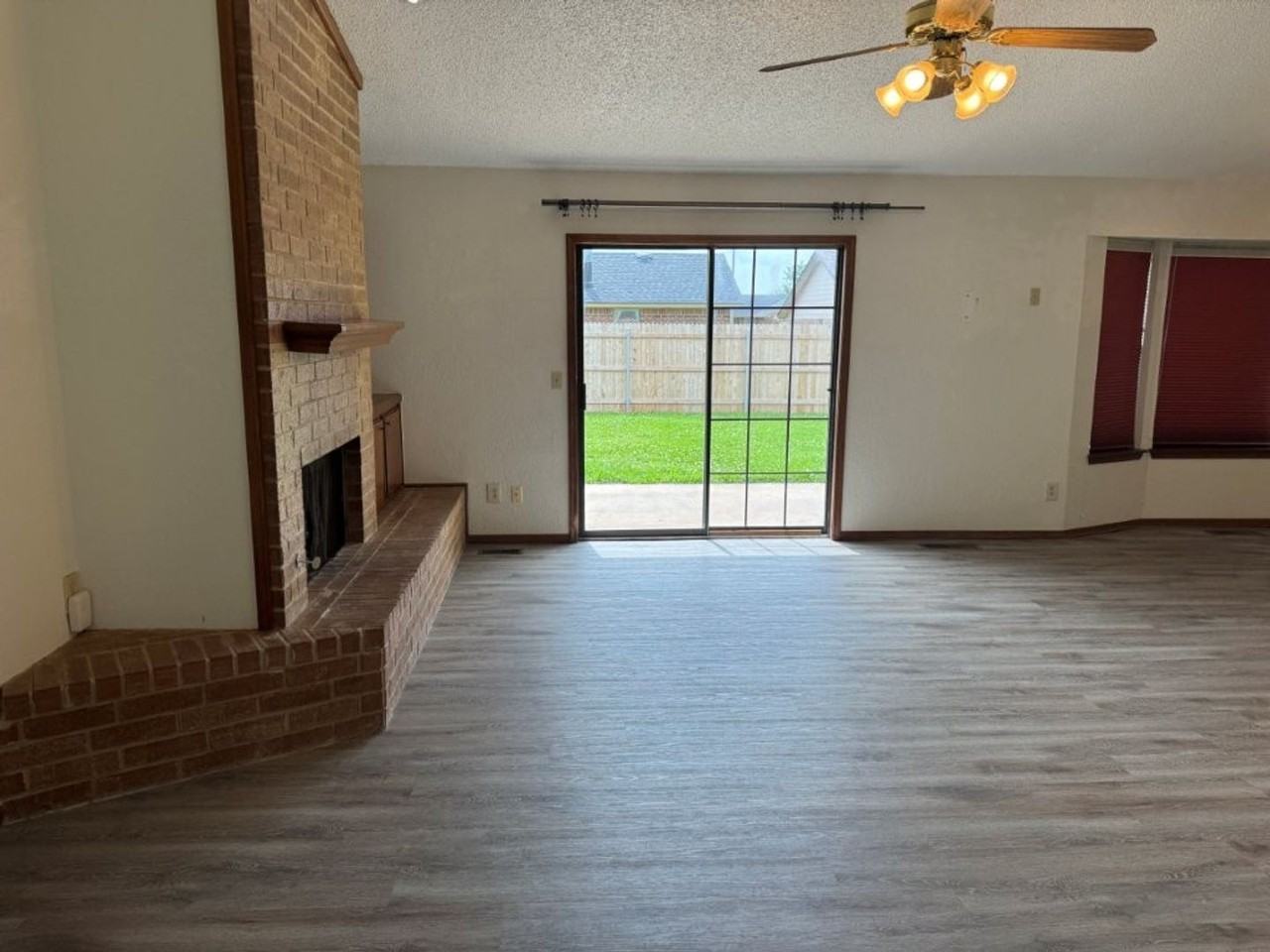 8401 Woodhue Dr - Photo 6 of 15