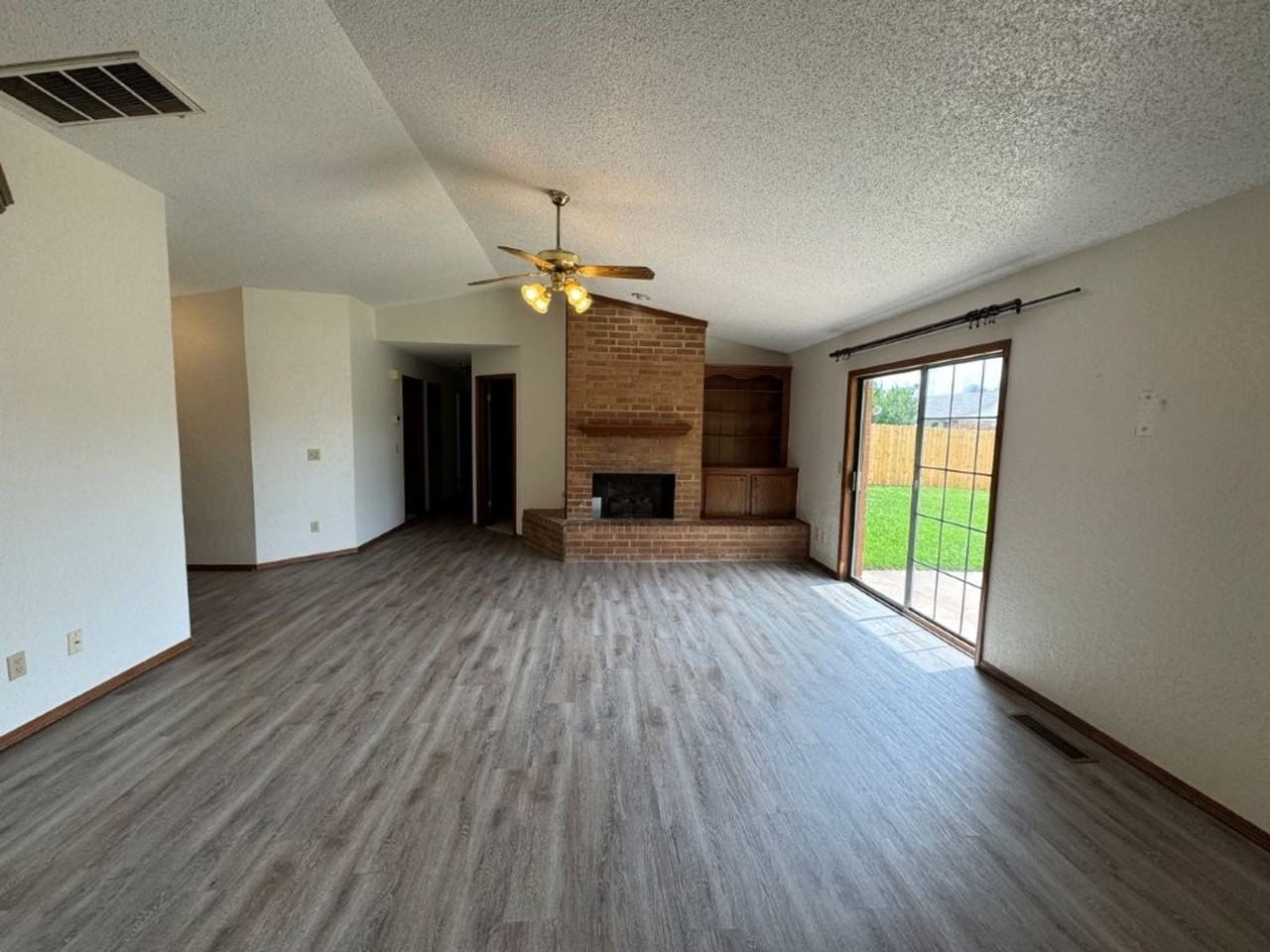 8401 Woodhue Dr - Photo 7 of 15