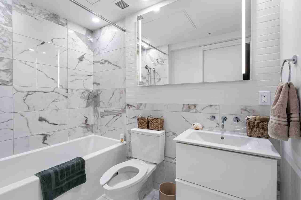 239 Keefer Street #601 - Photo 3 of 10