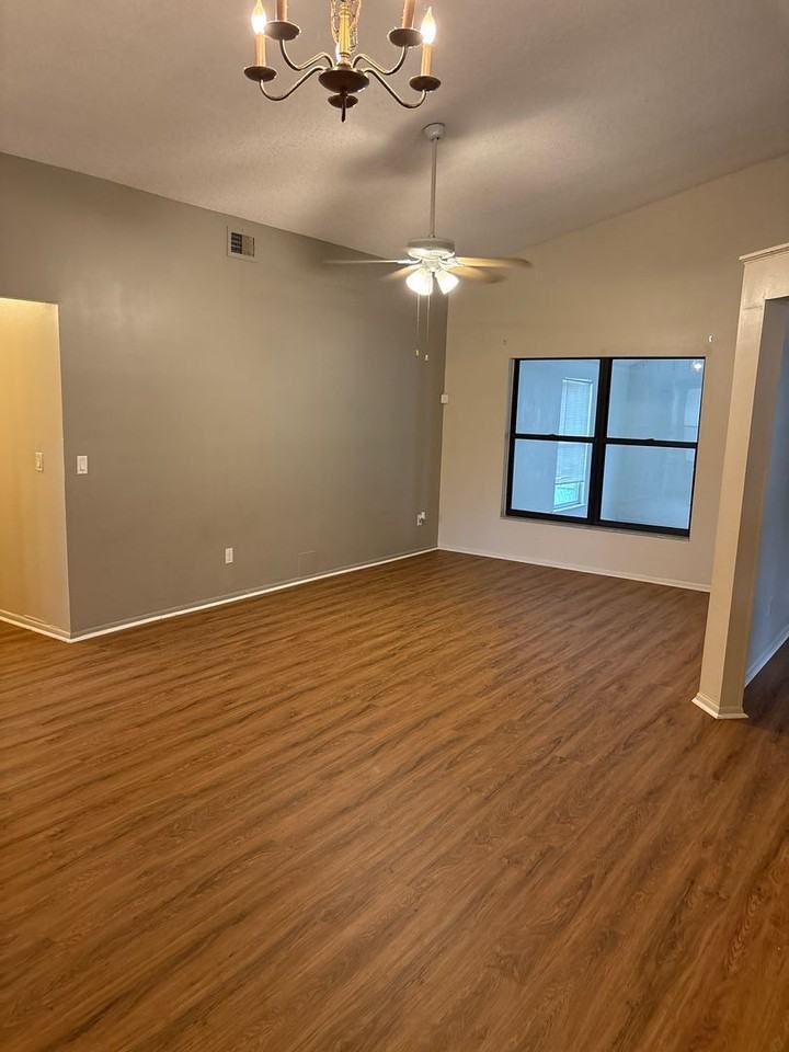 2224 Fairmont Cir - Photo 4 of 24