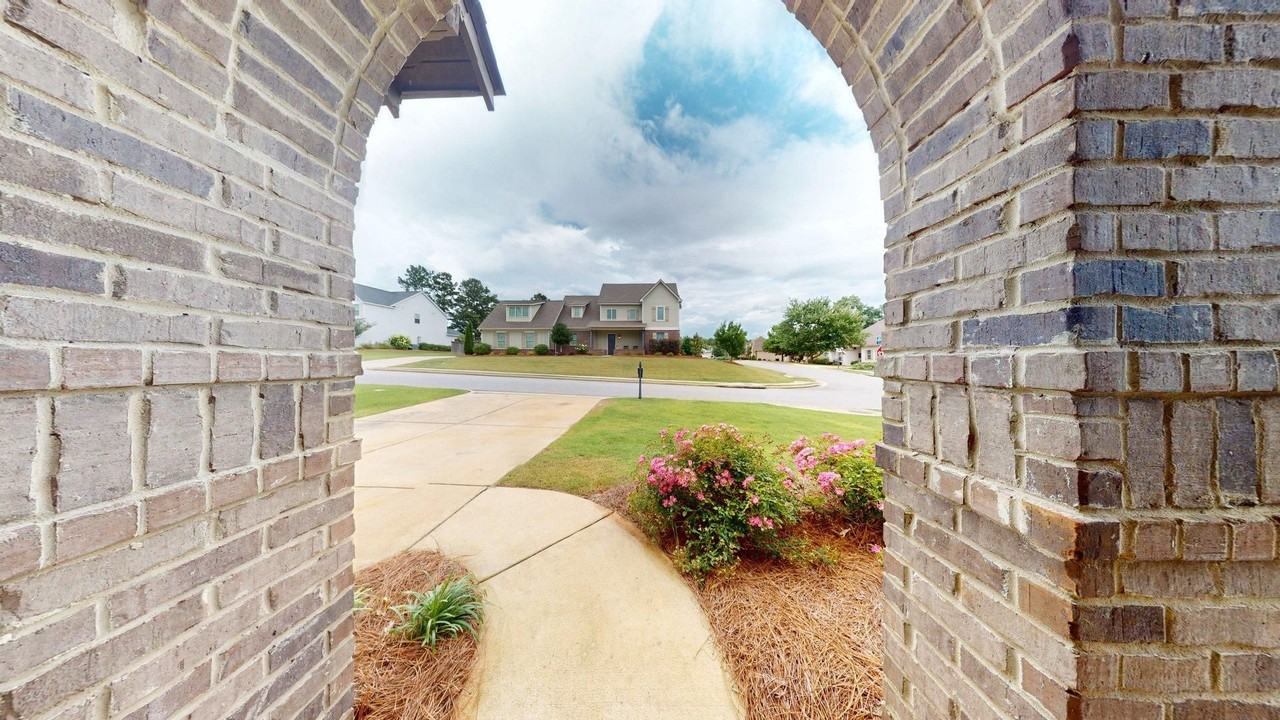 2031 Covey Dr - Photo 2 of 31