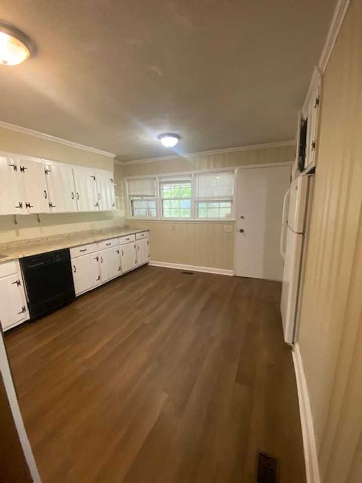 3227 Cliffdale Rd - Photo 3 of 21