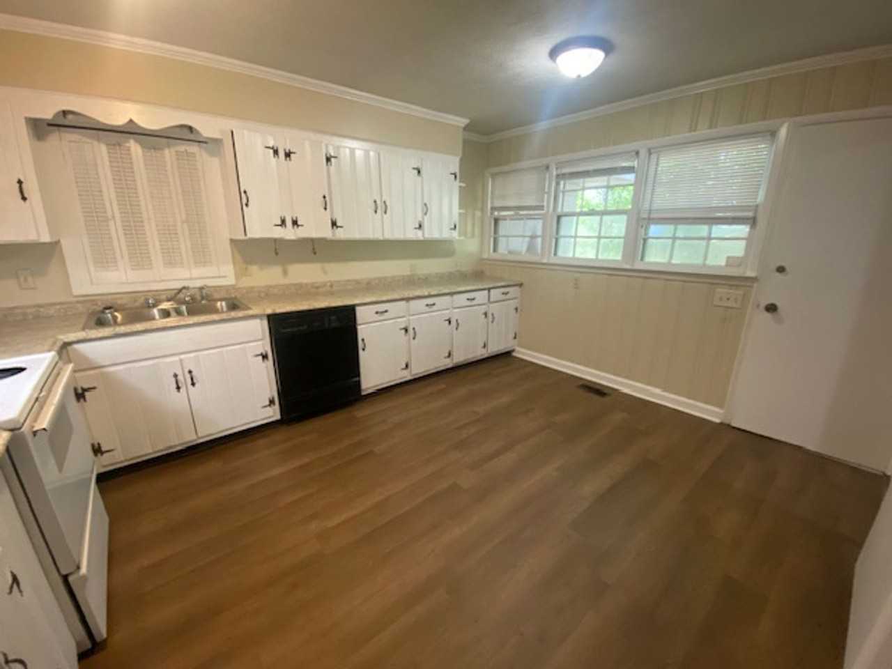 3227 Cliffdale Rd - Photo 4 of 21