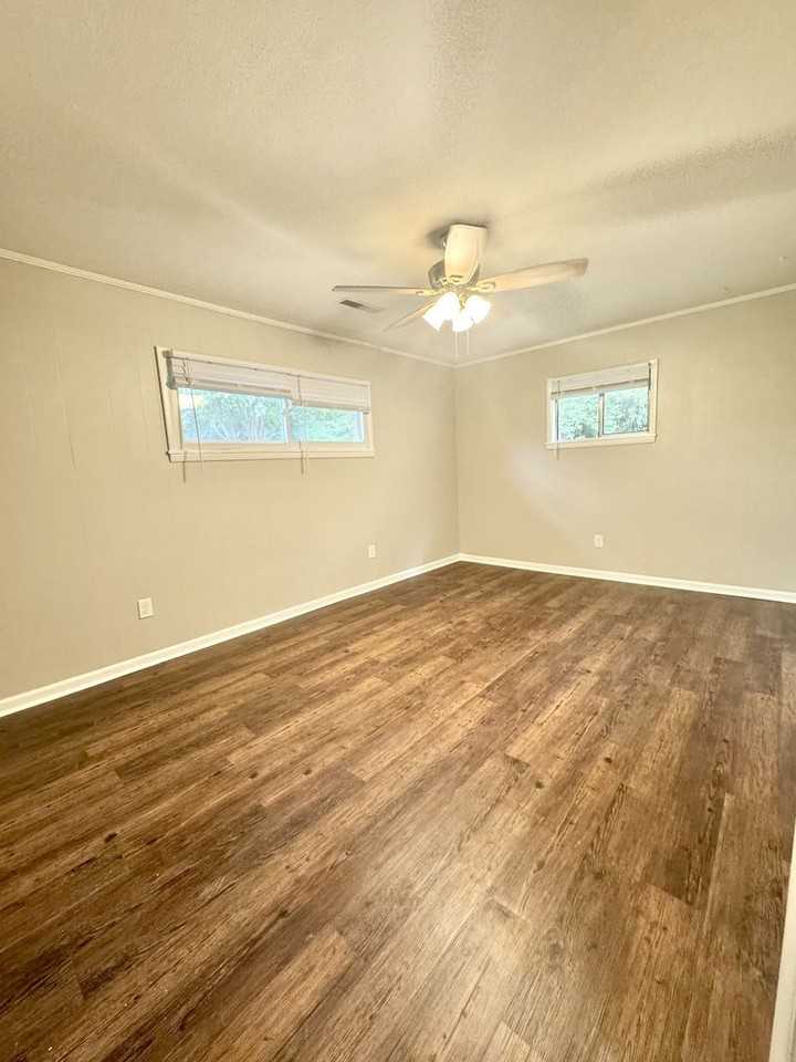 506 Perry St - Photo 2 of 5