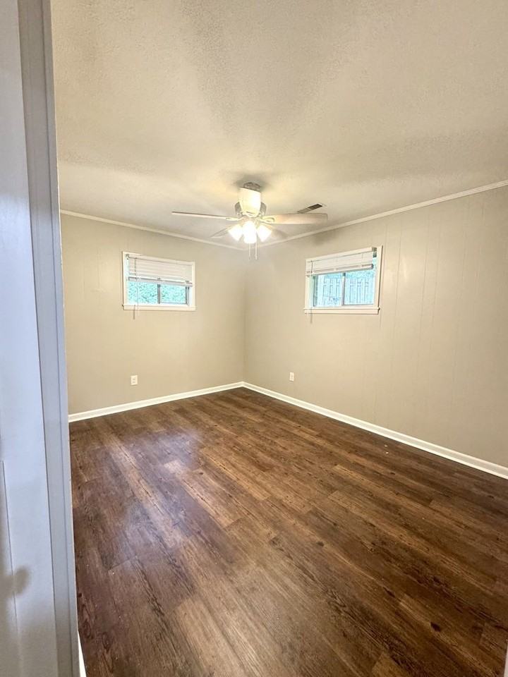 506 Perry St - Photo 4 of 5